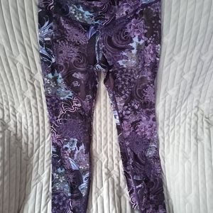 Lululemon woman leggings yoga gym dance
